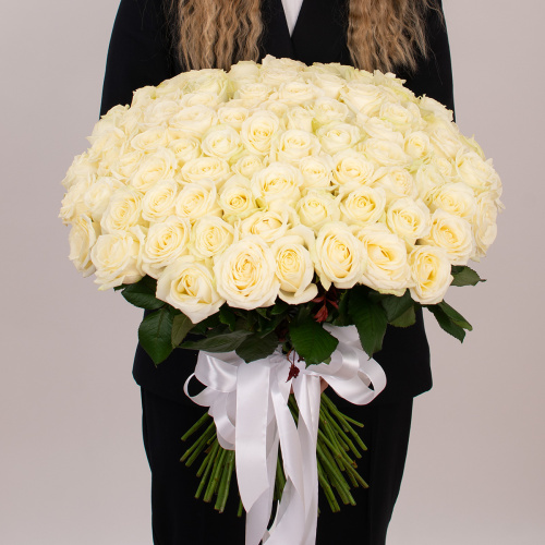 Монобукет из 101 розы уайт наоми